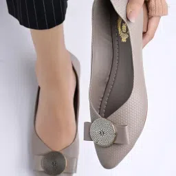 shoetopia Women Pull On Ballet Flat image 1