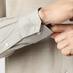 van heusen Men's Solid Modern Fit Shirt image 5