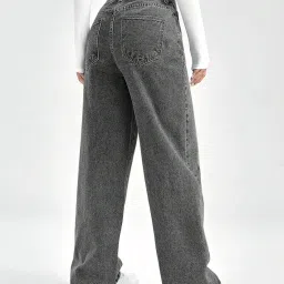 louis luxe Women's Loose Jeans image 3