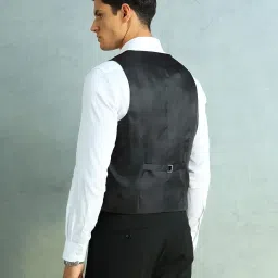 arrow Men's Solid Body Tailored Fit Waistcoat image 4