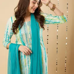 gosriki Women's Rayon Blend Straight Printed Kurta with Pant & Dupatta image 4
