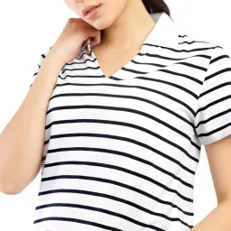 levi's Women's Solid Polo T-Shirt image 3