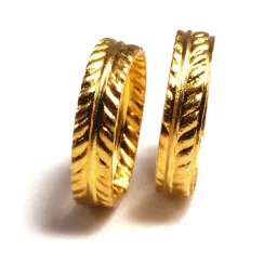 deccani handicrafts Golden Non Precious Metal Round Strip with Leaf Pattern Toe Ring for Women image 3