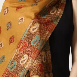 swi with label Women shawl image 2