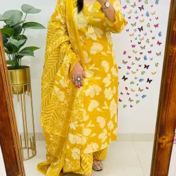 rangnavi Women's Floral Printed Stright Kurta with Pant & Dupatta Set | Ethnic set | Kurta set image 1