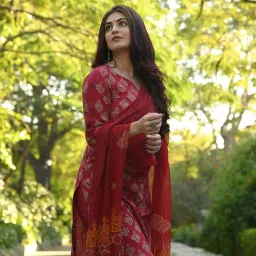 klosia Women Viscose Printed Kurta Pant With Dupatta image 3