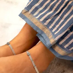 shyle 925 Sterling Silver Anvaya Alternate Flower Motif Anklet Pair For Women/Girls | Handcrafted Oxidised Silver Payal Pair For Women | Well Stamped with 925 | Gift For Women & Girls image 4