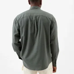 gap Men's Solid Regular Fit Button Down Shirt image 1