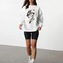 ausk Oversized Women's Sweatshirt to Increase The Women Aura in This Winter image 2