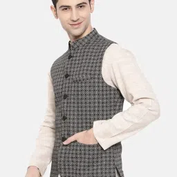 the indian garage co Men Slim Fit Abstract Waist Coat image 2
