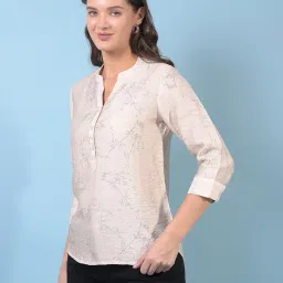 crimsoune club Women's Beige Floral Print V-Neck Top image 2