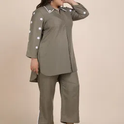 bani women Plus Size Embroidered Co-ord Set with Collared Neck and Side Slit Pants | 2 Pec Out Fit Dress | Outerwear Dress image 3