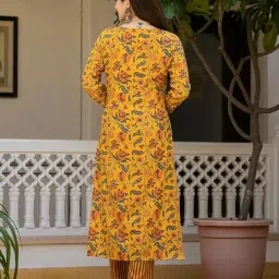 vaamsi Women's Floral Straight Printed Kurta Pant With Dupatta Set | kurta sets for woman image 3