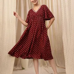 zelena All Over Printed Maternity & Nursing Dress | Rayon Feeding Dress with Concealed Zip, Pockets & Stylish Neckline | Pregnancy & Postpartum Wear - Purple image 3