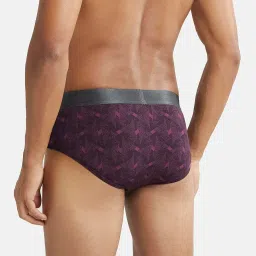 jockey IC29 Men's Tactel Microfiber Elastane Stretch Printed Brief with Moisture Move Treatment (Prints May Vary) image 2