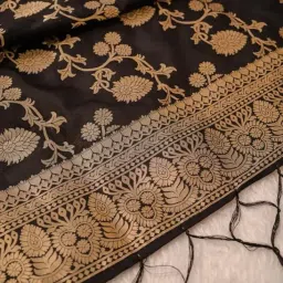 devangi Women's Woven Banarasi Silk Dupatta/Chunni, Width 1 Meter, Length 2.5 Meter image 5