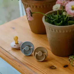 frigg Rope Latex Baby Pacifier 0-6M 1-Pack Sepia - Size 1 Soother image 4