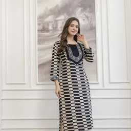 dressar Women Printed, Floral Print Viscose Rayon Straight Kurta image 3