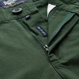 roadster Men Relaxed Green Cotton Blend Trousers image 4