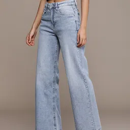 roadster Women Relaxed Fit Mid Rise Light Blue Jeans image 2