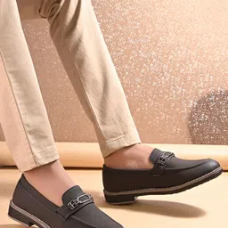 fav shoes 1 Casuals For Men image 4