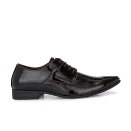 INVICTUS Men Maroon Textured Formal Derbys image 5