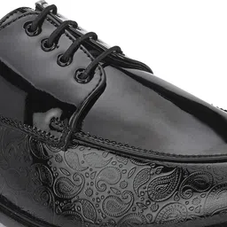 INVICTUS Men Textured Formal Derbys image 3