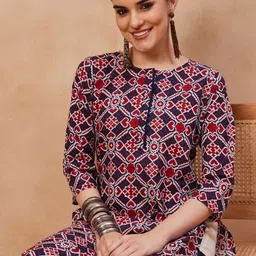 prayaari fashions Women Self Design Viscose Rayon Straight Kurta image 3