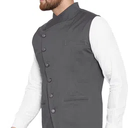 hypernation Solid Men Waistcoat image 2