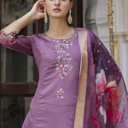 vredevogel Women Silk Blend Kurta Pant Dupatta Set image 2