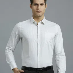 Reid & Taylor Men India Slim Fit Cutaway Collar Vertical Striped Cotton Formal Shirt-picture-13
