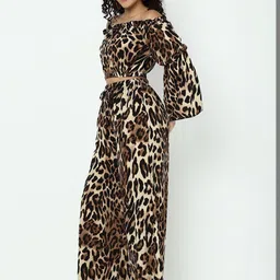 SHOWOFFFF Printed Top With Trousers Co-Ords image 3