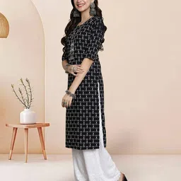 7Threads Selection Of 3 Floral Printed Round Neck Straight Kurtas image 4