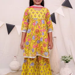 Ka-mee Girls Floral Printed Regular Pure Cotton Kurta with Sharara & With Dupatta-picture-25