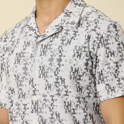 Joven Men Cuban Collar Abstract Printed Cotton Casual Shirt image 5