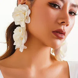 StyleCast x Revolte Floral Studs Earrings image 5