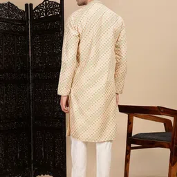 House of Pataudi Men Geometric Embroidered Festive Cotton Straight Kurta image 3