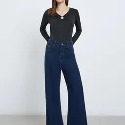 Styli Women V-Neck Long Sleeves Cut Out Detail Top-image-93
