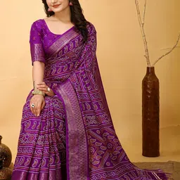 DIVASTRI Bandhani Printed Zari Bandhani Saree image 2