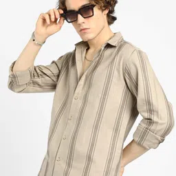 Campus Sutra Men Comfort Opaque Striped Casual Shirt-picture-40