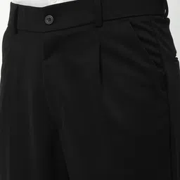 SHOWOFFFF Men Comfort Low-Rise Pleated Trousers image 4