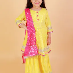 LITTLE GINNIE Girls Ethnic Motifs Printed Regular Gotta Patti Kurti with Sharara & With Dupatta image 3