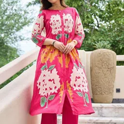DIVASTRI Women Floral Printed Pleated Straight Kurta with Trousers image 4