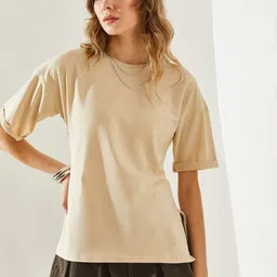 BIANCO LUCCI Women V-Neck Extended Sleeves Pockets T-shirt image 3