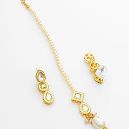 Anouk Gold Plated Kundan Studded & Pearls Beaded Jewellery Set image 5