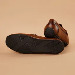 CODE by Lifestyle Men Textured Loafers image 3