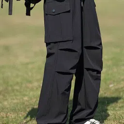 StyleCast x Revolte Men Regular Fit Mid-Rise Cargos Trousers image 3