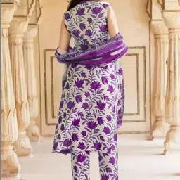 LE Women Floral Printed Regular Pure Cotton Kurta with Trousers & With Dupatta image 4