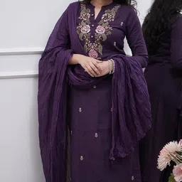 Kethi Fashion Floral Embroidered Mandarin Collar Thread Work Kurta With Trousers & Dupatta image 5