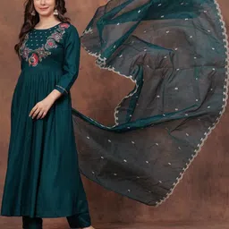 CANIZZARO Women Ethnic Motifs Embroidered Panelled Thread Work Kurta with Trousers & With Dupatta image 2